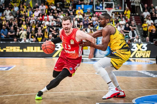 Andreas Obst FC Bayern Basketball, 13 vs Yorman Polas Bartolo MHP RIESEN Ludwigsburg, 13 GER, MHP Riesen Ludwigsburg vs FC Bayern Muenchen Basketball, Basketball Bundesliga, easycredit BBL, 33 Matchday, Season 2025 2026, 07 05 2026 GER, MHP Riesen Ludwigsburg vs FC Bayern Muenchen Basketball, Basketball Bundesliga, easycredit BBL, 33 Matchday, Season 2025 2026, 07 05 2026 Ludwigsburg Copyright: xSandyxDinkelackerx EP_SDR