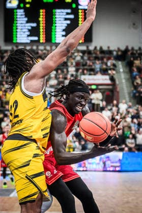 Wenyen Gabriel FC Bayern Basketball, 32 vs Keeshawn Kellman MHP RIESEN Ludwigsburg, 32 GER, MHP Riesen Ludwigsburg vs FC Bayern Muenchen Basketball, Basketball Bundesliga, easycredit BBL, 33 Matchday, Season 2025 2026, 07 05 2026 GER, MHP Riesen Ludwigsburg vs FC Bayern Muenchen Basketball, Basketball Bundesliga, easycredit BBL, 33 Matchday, Season 2025 2026, 07 05 2026 Ludwigsburg Copyright: xSandyxDinkelackerx EP_SDR