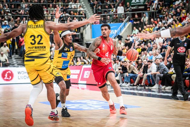 Xavier Rathan Mayes FC Bayern Basketball, 04 vs Stefan Smith MHP RIESEN Ludwigsburg, 03 and Keeshawn Kellman MHP RIESEN Ludwigsburg, 32 GER, MHP Riesen Ludwigsburg vs FC Bayern Muenchen Basketball, Basketball Bundesliga, easycredit BBL, 33 Matchday, Season 2025 2026, 07 05 2026 GER, MHP Riesen Ludwigsburg vs FC Bayern Muenchen Basketball, Basketball Bundesliga, easycredit BBL, 33 Matchday, Season 2025 2026, 07 05 2026 Ludwigsburg Copyright: xSandyxDinkelackerx EP_SDR