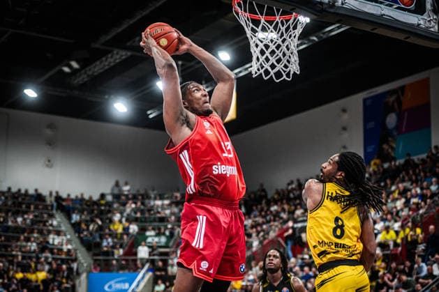 David McCormack FC Bayern Basketball, 33 prevails against Terrell Harris MHP RIESEN Ludwigsburg, 08 GER, MHP Riesen Ludwigsburg vs FC Bayern Muenchen Basketball, Basketball Bundesliga, easycredit BBL, 33 Matchday, Season 2025 2026, 07 05 2026 GER, MHP Riesen Ludwigsburg vs FC Bayern Muenchen Basketball, Basketball Bundesliga, easycredit BBL, 33 Matchday, Season 2025 2026, 07 05 2026 Ludwigsburg Copyright: xSandyxDinkelackerx EP_SDR