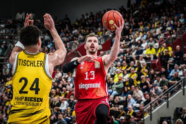 Andreas Obst FC Bayern Basketball, 13 vs Brandon Tischler MHP RIESEN Ludwigsburg, 24 GER, MHP Riesen Ludwigsburg vs FC Bayern Muenchen Basketball, Basketball Bundesliga, easycredit BBL, 33 Matchday, Season 2025 2026, 07 05 2026 GER, MHP Riesen Ludwigsburg vs FC Bayern Muenchen Basketball, Basketball Bundesliga, easycredit BBL, 33 Matchday, Season 2025 2026, 07 05 2026 Ludwigsburg Copyright: xSandyxDinkelackerx EP_SDR
