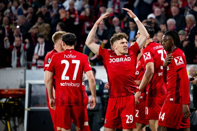GER, Europa League, semi-final, SC Freiburg vs Sporting Braga 07 05 2026, Europa Park Stadion, Freiburg, GER, Europa League, semi-final, SC Freiburg vs Sporting Braga, in the picture Philipp Treu SC Freiburg, 29 , Nicolas Höfler SC Freiburg, 27 , Johan Manzambi SC Freiburg, 44 and team cheer about the goal to 1 0 by Lukas Kübler SC Freiburg, 17 , nordphotoxGmbHx xMemmler nph00005