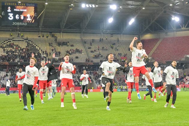 Team SC Freiburg celebrates reaching the final in front of the Kurzve GER, SC Freiburg Sporting Braga, Football, Europa League, Semi-final, 2025 2026 season, 07 05 2026 GER, SC Freiburg Sporting Braga, Football, Europa League, Semi-final, 2025 2026 season, 07 05 2026 Freiburg Copyright: xEibner-Pressefoto ThomasxHessx EP_THS