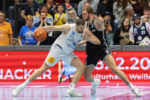 Nemanja Djurisic MBC, 42 , Moritz Krimmer Bamberg, 27 , Syntainics MBC vs BMA365 Bamberg Baskets, Basketball, 1 Bundesliga, Men, 33 Matchday, Season 2025 26, 08 05 2026 Weißenfels Stadthalle Sachsen Anhalt Germany