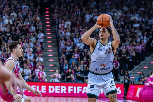 Nolan Adekunle VET CONCEPT Gladiators Trier, 22 on attempt for 3 points Telekom Baskets Bonn vs VET CONCEPT Gladiators Trier, Basketball, easy Credit BBL, 33 Matchday, 2025 2026, 08 05 2026 Telekom Baskets Bonn vs VET CONCEPT Gladiators Trier, Basketball, easy Credit BBL, 33 Matchday, 2025 2026, 08 05 2026 Bonn Copyright: xEibner-Pressefoto GerhardxWingenderx EP_GWR