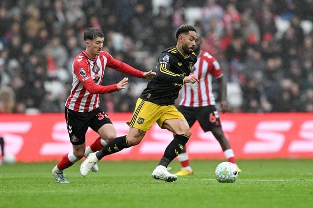 Trai Hume of Sunderland and Matheus Cunha of Manchester United, ManU Sunderland v Manchester United, Premier League, Football, Stadium of Light, Sunderland , UK - 09 May 2026Sunderland Stadium of Light United Kingdom EDITORIAL USE ONLY No use with unauthorised audio, video, data, fixture lists, club league logos or live services. Online in-match use limited to 120 images, no video emulation. No use in betting, games or single club league player publications. Copyright: xAnnaxGowthorpe Shutterstockx 16861687o