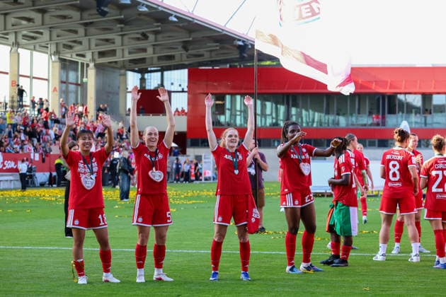The players celebrate, championship celebration, championship trophy, emotions, GER, FC Bayern Muenchen vs Eintracht Frankfurt, Football, Google Pixel Womens Bundesliga, 25 Matchday, Season 2025 2026, 09 05 2026, DFL DFB REGULATIONS PROHIBIT ANY USE OF PHOTOGRAPHS as IMAGE SEQUENCES and or QUASI VIDEO, GER, FC Bayern Muenchen vs Eintracht Frankfurt, Football, Google Pixel Womens Bundesliga, 25 Matchday, Season 2025 2026, 09 05 2026 Muenchen Copyright: xEibner-Pressefoto JennixMaulx EP_JML