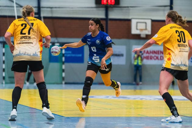 Lena Smolik HC Roedertal, 27 , Djazzmin Trabelsi Bergischer HC, 13 runs with the ball, Rozemarijn Irma Genevieve Alderden HC Roedertal, 30 Bergischer HC vs HC Roedertal, Handball, 2 Handball Bundesliga, Matchday 27, Season 2025 26, 09 05 2026, Bergischer HC vs HC Roedertal, Handball, 2 HBL, Matchday 27, Season 2025 26, 09 05 2026 Solingen Copyright: xEibner-Pressefoto LukasxBaldygax EP_LBA