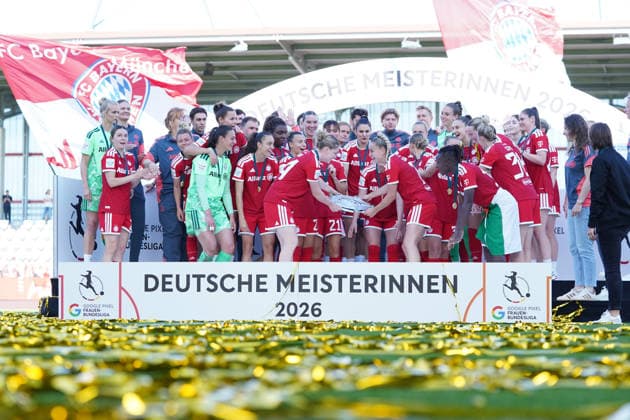 The FC Bayern Munich team Maria Luisa Grohs 1 Bayern , Stine Ballisager 3 Bayern , Glodis Viggosdottir 4 FC Bayern , Magdalena Eriksson 5 FC Bayern , Giulia Gwinn 7 FC Bayern , Lena Oberdorf 8 Bayern , Jovana Damnjanovic 9 Bayern , Linda Dallmann 10 FC Bayern , Alara Sehitler 14 Bayern , Bernadette Amani 15 Bayern , Klara Bühl 17 FC Bayern , Momoko Tanikawa 18 Bayern , Franziska Kett 20 Bayern , Pernille Harder 21 Bayern , Natalia Padilla Bidas 23 Bayern , Sarah Zadrazil 25 FC Bayern , Arianna Caruso 27 Bayern , Barbara Dunst 28 Bayern , Edna Imade 29 Bayern , Georgia Stanway 31 FC Bayern , Ena Mahmutovic 32 Bayern , Anna Klink 38 Bayern celebrate the victory of the German Championship of the Google Pixel Womens Bundesliga 2025 2026 on 09 05 2026 Munich FC Bayern Campus Bayern Germany