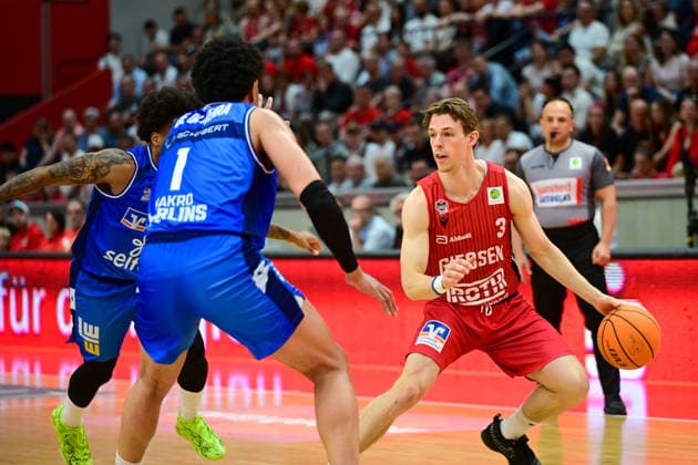 Aiden Warnholtz 2 Bundesliga Pro A, Play Off Game 2, quarter final, 46ers, Basketball, Basketball season 2025 2026, BBL, Germany, Gießen 46ers Hakro Merlins Crailsheim, Gießen in red, Men, Crailsheim in blue