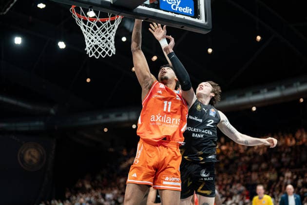 Kostja Mushidi Nr 11 Chemnitz 99ers vs Benny Schroeder Nr 2 Basketball Loewen Braunschweig GER, Basketball Loewen Braunschweig vs Chemnitz 99ers, Basketball, easyCredit BBL, Week 34, Season 2025 26, 10 05 2026 GER, Basketball Loewen Braunschweig vs Chemnitz 99ers, Basketball, easyCredit BBL, Week 34, Season 2025 26, 10 05 2026 Braunschweig Copyright: xEibner-Pressefoto DanielxREINELTx EP_DRT