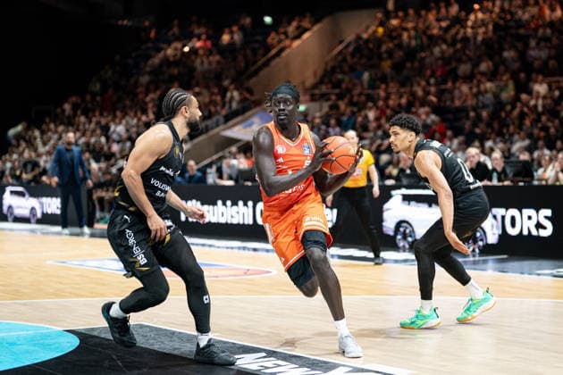 Aher Uguak Nr 1 Chemnitz 99ers vs David NGuessan Nr 1 Basketball Loewen Braunschweig GER, Basketball Loewen Braunschweig vs Chemnitz 99ers, Basketball, easyCredit BBL, Week 34, Season 2025 26, 10 05 2026 GER, Basketball Loewen Braunschweig vs Chemnitz 99ers, Basketball, easyCredit BBL, Week 34, Season 2025 26, 10 05 2026 Braunschweig Copyright: xEibner-Pressefoto DanielxREINELTx EP_DRT