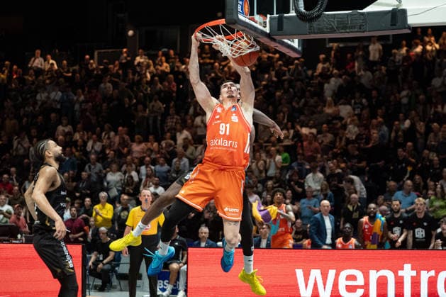 Yordan Minchev Nr 91 Chemnitz 99ers at the basket GER, Basketball Loewen Braunschweig vs Chemnitz 99ers, Basketball, easyCredit BBL, Week 34, Season 2025 26, 10 05 2026 GER, Basketball Loewen Braunschweig vs Chemnitz 99ers, Basketball, easyCredit BBL, Week 34, Season 2025 26, 10 05 2026 Braunschweig Copyright: xEibner-Pressefoto DanielxREINELTx EP_DRT