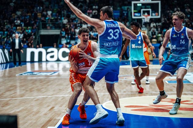 Diego Garavaglia ratiopharm Ulm, 23 , Ryan Hawkins Skyliners Frankfurt, 33 GER, Skyliners Frankfurt vs ratiopharm Ulm, easyCredit BBL, Bundesliga, Matchday 34, Season 2025 2026 10 05 2026 Eibner Pressefoto Attila Ziga GER, Skyliners Frankfurt vs ratiopharm Ulm, easyCredit BBL, Bundesliga, Matchday 34, Season 2025 2026 10 05 2026 Frankfurt am Main Copyright: xEibner-Pressefotox EP_AZA