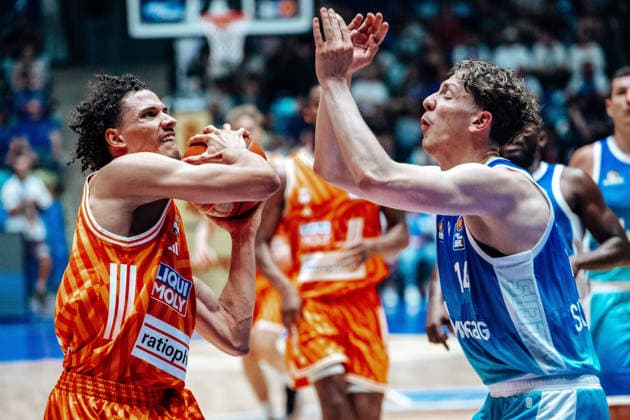 Alec Anigbata ratiopharm Ulm, 21 , Ivan Crnjac Skyliners Frankfurt, 14 GER, Skyliners Frankfurt vs ratiopharm Ulm, easyCredit BBL, Bundesliga, Matchday 34, Season 2025 2026 10 05 2026 Eibner Pressefoto Attila Ziga GER, Skyliners Frankfurt vs ratiopharm Ulm, easyCredit BBL, Bundesliga, Matchday 34, Season 2025 2026 10 05 2026 Frankfurt am Main Copyright: xEibner-Pressefotox EP_AZA