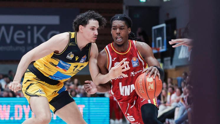 In the picture from left Lenny Anigbata MHP RIESEN Ludwigsburg, 12 against Marcus Carr Wuerzburg Baskets, 5 on the ball 10 05 2026, Basketball, Fitness First Wuerzburg Baskets vs MHP Riesen Ludwigsburg, easyCredit BBL, 34 Matchday, Germany, 97072, tectake Arena Wuerzburg, Copyright: HMBxMedia xJulienxBecker
