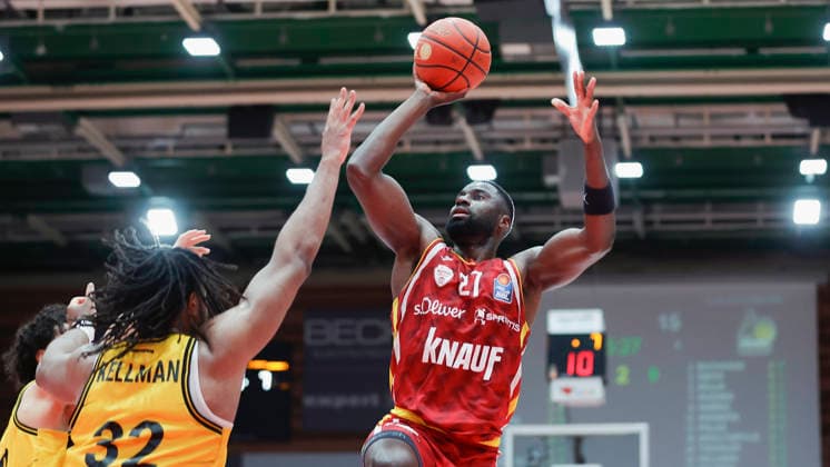 In the picture from left Keeshawn Kellman MHP RIESEN Ludwigsburg, 32 against Eddy Edigin Wuerzburg Baskets, 27 on the ball 10 05 2026, Basketball, Fitness First Wuerzburg Baskets vs MHP Riesen Ludwigsburg, easyCredit BBL, 34 Matchday, Germany, 97072, tectake Arena Wuerzburg, Copyright: HMBxMedia xJulienxBecker