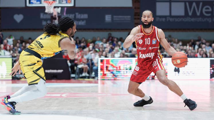 In the picture from left Terrell Harris MHP RIESEN Ludwigsburg, 8 against Davion Mintz Wuerzburg Baskets, 10 on the ball 10 05 2026, Basketball, Fitness First Wuerzburg Baskets vs MHP Riesen Ludwigsburg, easyCredit BBL, 34 Matchday, Germany, 97072, tectake Arena Wuerzburg, Copyright: HMBxMedia xJulienxBecker