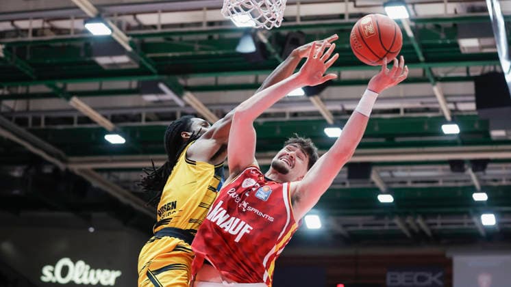 In the picture from left Terrell Harris MHP RIESEN Ludwigsburg, 8 against Leo Saffer Wuerzburg Baskets, 3 on the ball 10 05 2026, Basketball, Fitness First Wuerzburg Baskets vs MHP Riesen Ludwigsburg, easyCredit BBL, 34 Matchday, Germany, 97072, tectake Arena Wuerzburg, Copyright: HMBxMedia xJulienxBecker