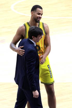 DEU, easyCredit BBL, ALBA vs Bayern Muenchen, 10 05 2026, Max Schmeling Halle, Berlin, DEU, easyCredit BBL, ALBA vs Bayern Muenchen, in the picture CHIEF TRAINER Pedro Calles ALBA Berlin , Norris Agbakoko ALBA Berlin 17 nordphotoxGmbHx xEngler nph00076