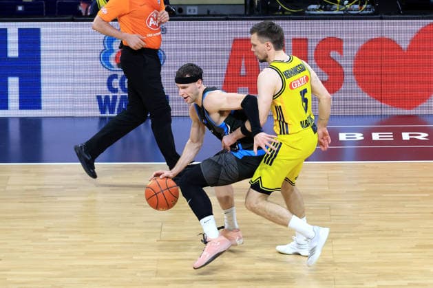 DEU, easyCredit BBL, ALBA vs Bayern Muenchen, 10 05 2026, Max Schmeling Halle, Berlin, DEU, easyCredit BBL, ALBA vs Bayern Muenchen, in the picture Martin Hermannsson ALBA Berlin 15 , Joe Wieskamp Jena 10 nordphotoxGmbHx xEngler nph00076