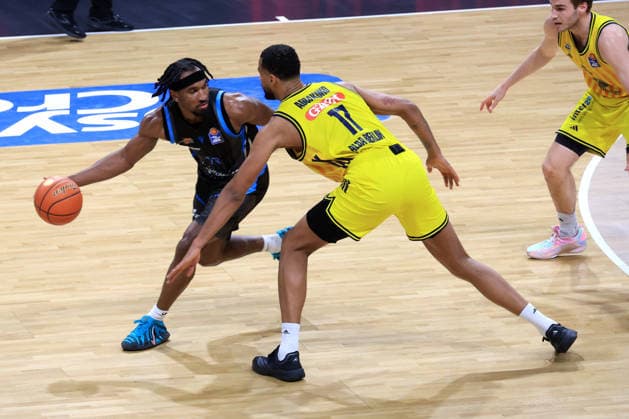 DEU, easyCredit BBL, ALBA vs Bayern Muenchen, 10 05 2026, Max Schmeling Halle, Berlin, DEU, easyCredit BBL, ALBA vs Bayern Muenchen, in the picture Norris Agbakoko ALBA Berlin 17 , Uchenna Iroegbu Jena 1 nordphotoxGmbHx xEngler nph00076