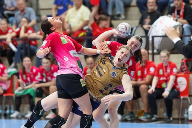 Engelina Alida Corona Molenaar Halle, 7 , Jolina Huhnstock BSV, 45 , Emma Hertha Halle, 17 , SV Union Halle Neustadt vs Buxtehuder SV, Handball Bundesliga Frauen, Play Offs 5 11 Matchday 4, Season 2025 26, 10 05 2026 Halle SWH Arena Sachsen Anhalt Germany