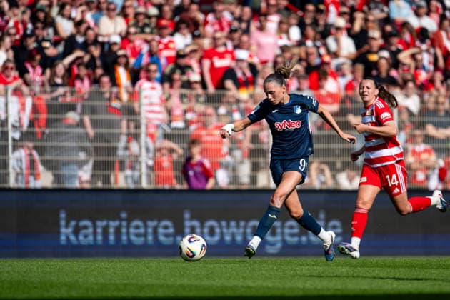 GER, 1 FFBL, 1 FC Union Berlin vs TSG 1899 Hoffenheim 10 05 2026, Alte Försterei, Berlin, GER, 1 FFBL, 1 FC Union Berlin vs TSG 1899 Hoffenheim, in the picture Jill Janssens TSG Hoffenheim, 09 on the ball in front of Hannah Eurlings Union Berlin, 14 , DFB regulations prohibit any use of photographs as image sequences and or quasi video nordphotoxGmbHx xMemmler nph00005