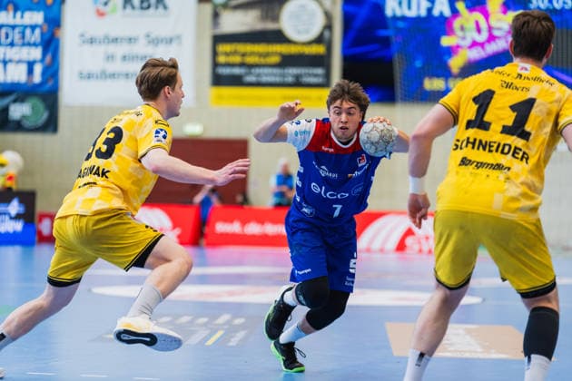 Lars Jagieniak HSG Krefeld Niederrhein, 33 tackles, Elias Huber HBW Balingen Weilstetten, 07 who has the ball, Lucas Schneider HSG Krefeld Niederrhein, 11 HSG Krefeld Niederrhein vs HBW Balingen Weilstetten, Handball, 2 HBL, Matchday 31, Season 2025 26, 10 05 2026, HSG Krefeld Niederrhein vs HBW Balingen Weilstetten, Handball, 2 HBL, Matchday 31, Season 2025 26, 10 05 2026 Krefeld Copyright: xEibner-Pressefoto LukasxBaldygax EP_LBA