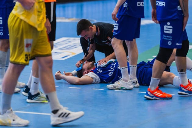 Csaba Leimeter HBW Balingen Weilstetten, 55 on the ground with a headache HSG Krefeld Niederrhein vs HBW Balingen Weilstetten, Handball, 2 HBL, Matchday 31, Season 2025 26, 10 05 2026, HSG Krefeld Niederrhein vs HBW Balingen Weilstetten, Handball, 2 HBL, Matchday 31, Season 2025 26, 10 05 2026 Krefeld Copyright: xEibner-Pressefoto LukasxBaldygax EP_LBA