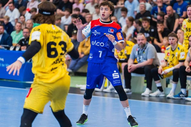 Julius Rose HSG Krefeld Niederrhein, 63 , Elias Huber HBW Balingen Weilstetten, 07 excitedly awaits the ball HSG Krefeld Niederrhein vs HBW Balingen Weilstetten, Handball, 2 HBL, Matchday 31, Season 2025 26, 10 05 2026, HSG Krefeld Niederrhein vs HBW Balingen Weilstetten, Handball, 2 HBL, Matchday 31, Season 2025 26, 10 05 2026 Krefeld Copyright: xEibner-Pressefoto LukasxBaldygax EP_LBA