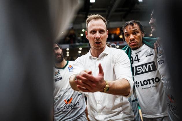 Jacques Schneider Gladiators Trier in the team circle, Vet Concept Gladiators Trier vs MBC Syntainics, Basketball, easyCredit BBL, Matchday 34, Season 2025 2026, 10 05 2026 Vet Concept Gladiators Trier vs MBC Syntainics, Basketball, easyCredit BBL, Matchday 34, Season 2025 2026, 10 05 2026 Copyright: xEibner-Pressefoto AlexanderxNeisx EP_ANS