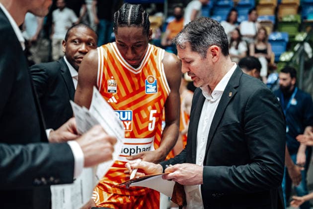 Ty Harrelson Head Coach, Head Coach, ratiopharm Ulm GER, Skyliners Frankfurt vs ratiopharm Ulm, easyCredit BBL, Bundesliga, Matchday 34, Season 2025 2026 10 05 2026 Eibner Pressefoto Attila Ziga GER, Skyliners Frankfurt vs ratiopharm Ulm, easyCredit BBL, Bundesliga, Matchday 34, Season 2025 2026 10 05 2026 Frankfurt am Main Copyright: xEibner-Pressefotox EP_AZA