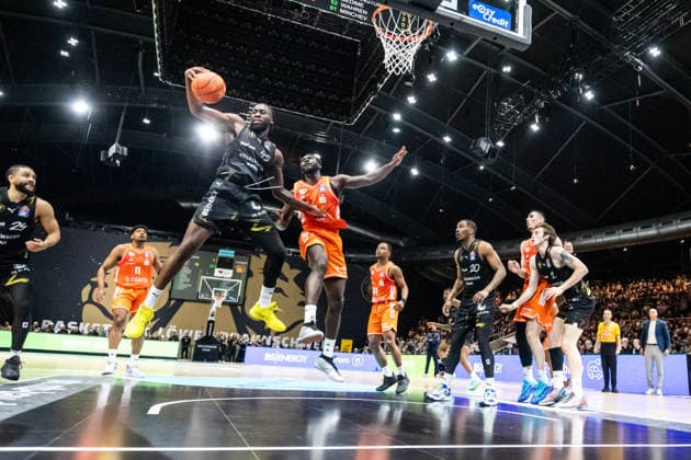GER, easy Credit Basketball Bundesliga, Basketball Löwen Braunschweig Niners Chemnitz 10 05 2026, Volkswagenhalle, Braunschweig, GER, easy Credit Basketball Bundesliga, Basketball Löwen Braunschweig Niners Chemnitz Oluwasimisola Shittu Basketball Löwen Braunschweig, 45 , Amadou Sow Niners Chemnitz, 12 Â Photo Alexander Trienitz Braunschweig Volkswagenhalle Niedersachsen Germany