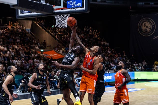 GER, easy Credit Basketball Bundesliga, Basketball Löwen Braunschweig Niners Chemnitz 10 05 2026, Volkswagenhalle, Braunschweig, GER, easy Credit Basketball Bundesliga, Basketball Löwen Braunschweig Niners Chemnitz Oluwasimisola Shittu Basketball Löwen Braunschweig, 45 , Kevin Yebo Niners Chemnitz, 0 Â Photo Alexander Trienitz Braunschweig Volkswagenhalle Niedersachsen Germany