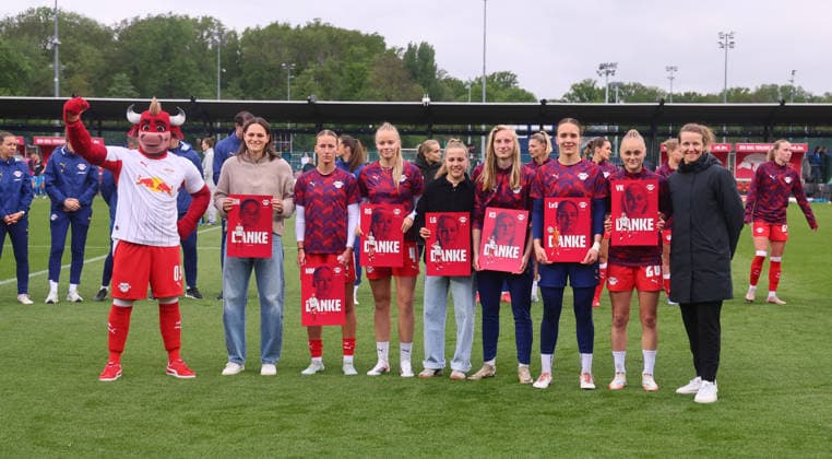 Leipzig, 11 05 2025, Red Bull Campus, Soccer, 1 Bundesliga, Women 25 Matchday , RB Leipzig vs Bayer 04 Leverkusen , In the picture farewell of seven players before the match , For editorial use only Only editorial use , DFL DFB regulations prohibit any use of photographs as image sequences and or quasi video ,