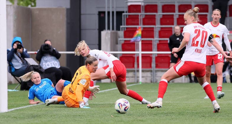 Leipzig, 11 05 2025, Red Bull Campus, Soccer, 1 Bundesliga, Women 25 Matchday , RB Leipzig vs Bayer 04 Leverkusen , In the picture The tunnel of Vanessa Fudalla 21, LEV at goalkeeper Elvira Herzog 1, RBL remained without consequences for the Leipzig women Julia Landenberger 21, RBL , Victoria Krug 20, RBL , For editorial use only Only editorial use , DFL DFB regulations prohibit any use of photographs as image sequences and or quasi video ,