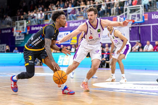 ProA, BG Goettingen vs Bozic Estriche Kirchheim Knights, Sparkassen Arena Goettingen 12 05 2026 ProA, Goettingen, Germany 12 05 2026 harles Tyrone Harris Jr Bozic Estriche Kirchheim Knights, 3 on the ball against Adam Ramstedt BG Goettingen, 1 , Barmer ProA 2 Basketball Bundesliga, Playoffs, Game of BG Goettingen vs Bozic Estriche Kirchheim Knights, Sparkassen Arena Goettingen Copyright: xBEAUTIFULxSPORTS Freudensteinx