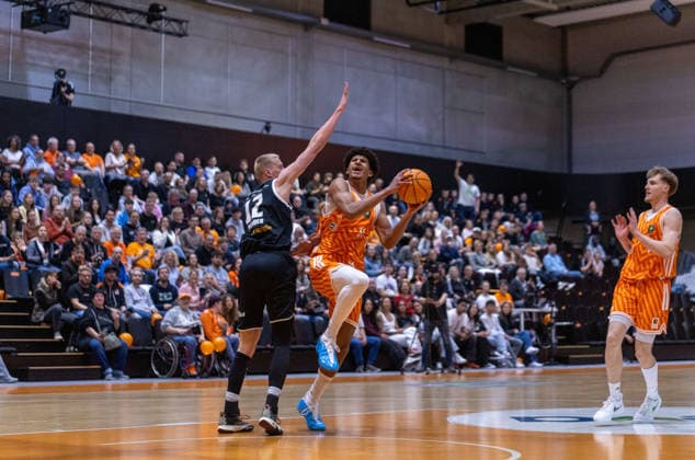 Meissa Faye OrangeAcademy Ulm, 11 vs Niclas Sperber ETB Miners, 12 OrangeAcademy Ulm vs ETB Miners Essen , Basketball,Barmer Basketball 2 Bundesliga ProB, Play Offs Final, Season 2025 2026, 13 05 2026, OrangeAcademy Ulm vs ETB Miners Essen , Basketball,Barmer Basketball 2 Bundesliga ProB, Play Offs Final, Season 2025 2026, 13 05 2026 New Ulm Copyright: xEibner-Pressefoto DavidexDixGiovx EP_DGI