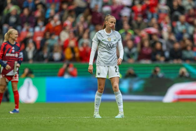 GER, Cologne, Vfl Wolfsburg vs FC Bayern Munich, DFB Pokal Women, Football, DFB, Season 2025 2026, Rhein Energie Stadion, Final in picture Disappointment at Vivien Endemann VfL Wolfsburg Women 25 , Sadness and frustration, Emotions after the defeat DFB DFL REGULATIONS PROHIBIT ANY USE OF PHOTOGRAPHS AS IMAGE SEQUENCES AND OR QUASI VIDEO, 14 05 2026 Copyright: HMBxMedia HendrikxHamelau