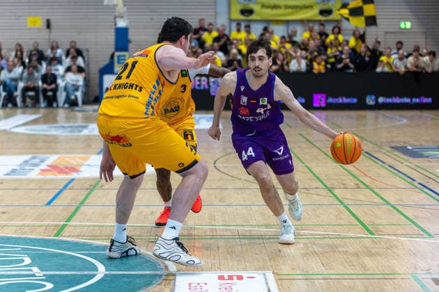 Nicolas Bretzel (Bozic Estriche Knights Kirchheim, 21) Julius Boehmer. (BG Goettingen, 44) GER, Bozic Estriche Knights Kirchheim vs. BG Goettingen, BARMER 2. Basketball Bundesliga, Playoffs Spiel 4, Saison 2025 2026, 14.05.2026 GER, Bozic Estriche Knights Kirchheim vs. BG Goettingen, BARMER 2. Basketball Bundesliga, Playoffs Spiel 4, Saison 2025 2026, 14.05.2026 Goeppingen Copyright: xEibner-Pressefoto NinaxSanderx EP_NSR