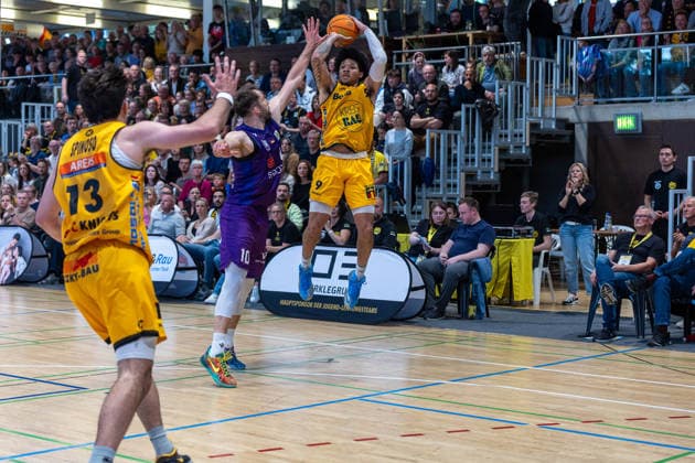 Nicholas Gerard Spinoso Bozic Estriche Knights Kirchheim, 13 Hendrik Helge Drescher BG Goettingen, 10 Tylan James Pope Bozic Estriche Knights Kirchheim, 09 GER, Bozic Estriche Knights Kirchheim vs BG Goettingen, BARMER 2 Basketball Bundesliga, Playoffs Game 4, Season 2025 2026, 14 05 2026 GER, Bozic Estriche Knights Kirchheim vs BG Goettingen, BARMER 2 Basketball Bundesliga, Playoffs Game 4, Season 2025 2026, 14 05 2026 Goeppingen Copyright: xEibner-Pressefoto NinaxSanderx EP_NSR