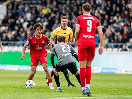 Kaito Mizuta Rot Weiss Essen, 24 in duel with Max Brandt SSV Ulm 1846, 23 , GER, SSV Ulm 1846 vs Rot Weiss Essen, Football, 3 Liga, Season 2025 2026, 16 05 2026, DFB DFL regulations prohibit any use of photographs as image sequences and or quasi video GER, SSV Ulm 1846 vs Rot Weiss Essen, Football, 3 Liga, Season 2025 2026, 16 05 2026 Ulm Copyright: xMichaelxSchmidt Eibner-Pressefotx EP_MST
