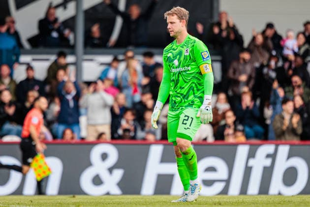 Thomas Daehne TSV 1860 Muenchen, 21 in disappointment after goal for 2 0 by Oualid Mhamdi SC Verl, 20 GER, SC Verl vs TSV 1860 Muenchen, Football, 3 Liga, 38 Matchday, Season 2025 2026, 16 05 2026 DFL Regulations prohibit any use of photographers as image sequences and or quasi video GER, SC Verl vs TSV 1860 Muenchen, Football, 3 Liga, 38 Matchday, Season 2025 2026, 16 05 2026 Verl Copyright: xEibner-Pressefoto JanxRollingerx EP_JSK
