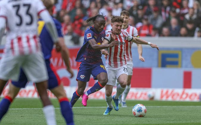GER, Freiburg, SC Freiburg vs RB Leipzig, Bundesliga, Football, DFB, Season 2025 2026, Europa Park Stadion, 34 Matchday in picture f l Yan Diomande RB Leipzig 49 , Philipp Treu SC Freiburg 29 , first goal chance DFB DFL REGULATIONS PROHIBIT ANY USE OF PHOTOGRAPHS AS IMAGE SEQUENCES AND OR QUASI VIDEO, 16 05 2026 Copyright: HMBxMedia HendrikxHamelau