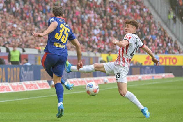 Max Finkgraefe RB Leipzig, 35 , Philipp Treu SC Freiburg, 29 in duel for the ball GER, SC Freiburg RB Leipzig, Football, Bundesliga, Matchday 34, Season 2025 2026, 16 05 2026 DFL DFB REGULATIONS PROHIBIT ANY USE OF PHOTOGRAPHS AS IMAGE SEQUENCES AND OR QUASI VIDEO GER, SC Freiburg RB Leipzig, Football, Bundesliga, Matchday 34, Season 2025 2026, 16 05 2026 Freiburg Copyright: xEibner-Pressefoto ThomasxHessx EP_THS