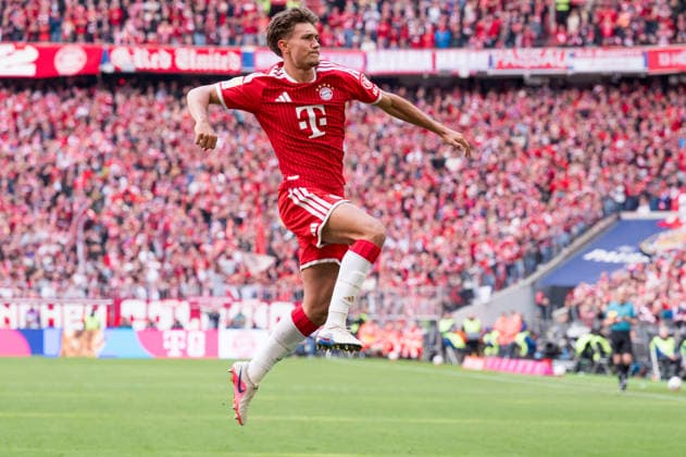 GER, Bayern, Muenchen, Fussball, FC Bayern Muenchen - 1. FC Koeln, in der Allianz Arena, Muenchen, Bundesliga, 34. Spieltag, 16.05.26, v.l. Tom Bischof (FC Bayern Muenchen, 20), Torjubel, Freude, Emotionen, Jubel, Feiern, Goal Scored, Celebrate, goal celebration, joy, emotions, celebration, cheering, goal scored, celebrate DFL DFB regulations prohibit any use of photographs as image sequences and or quasi-video, Muenchen Allianz Arena Bayern Deutschland Copyright: xMichaelxNibelx