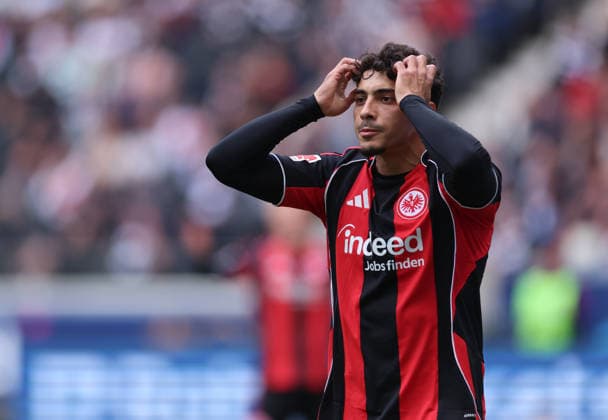 16 05 2026, Soccer Bundesliga, Eintracht Frankfurt VfB Stuttgart, v l , Fares Chaibi Eintracht Frankfurt enttaeuscht, enttaeuscht schauend, dissapointed, traurig, frustiert, frust, gefrustet, frustrated DFL DFB REGULATIONS PROHIBIT ANY USE OF PHOTOGRAPHS AS IMAGE SEQUENCES AND OR QUASI VIDEO xdcx Copyright: HMBxMedia Claus