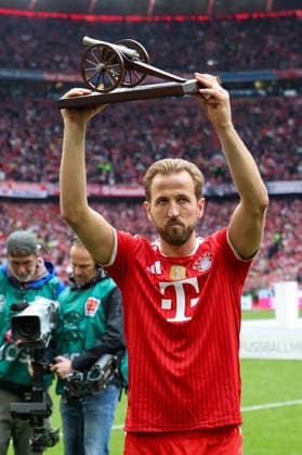 Harry Kane FC Bayern Muenchen, 09 wins the Bundesliga Torjaeger Kanone, GER, FC Bayern Muenchen vs 1 FC Koeln, Football, Bundesliga, 34 Matchday, Season 2025 2026, 16 05 2026, DFL DFB REGULATIONS PROHIBIT ANY USE OF PHOTOGRAPHS as IMAGE SEQUENCES and or QUASI VIDEO, GER, FC Bayern Muenchen vs 1 FC Koeln, Football, Bundesliga, 34 Matchday, Season 2025 2026, 16 05 2026 Muenchen Copyright: xEibner-Pressefoto JennixMaulx EP_JML