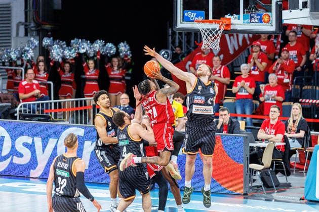 Cobe Williams BMA365 Bamberg Baskets, 24 , Christian Sengfelder ratiopharm Ulm, 43 , BMA365 Bamberg Baskets vs ratiopharm Ulm, Basketball, easyCredit BBL, Playoff Quarterfinals, Game 1, 16 05 2026 BMA365 Bamberg Baskets vs ratiopharm Ulm, Basketball, easyCredit BBL, Playoff Quarterfinals, Game 1, 16 05 2026 Bamberg Copyright: xEibner-Pressefoto G.xSantemizx EP_EER